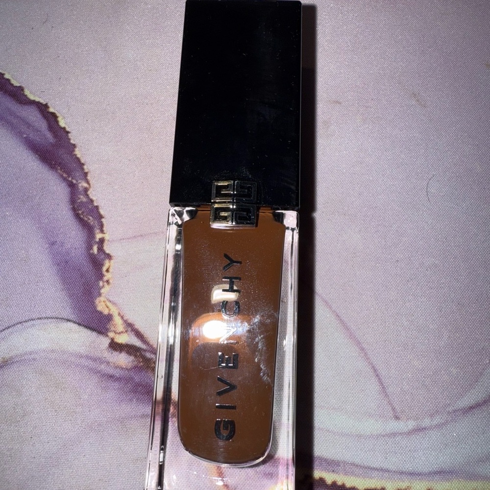 Givenchy Prisme Libre Skin-Caring Glow Foundation 6-C485 30ml